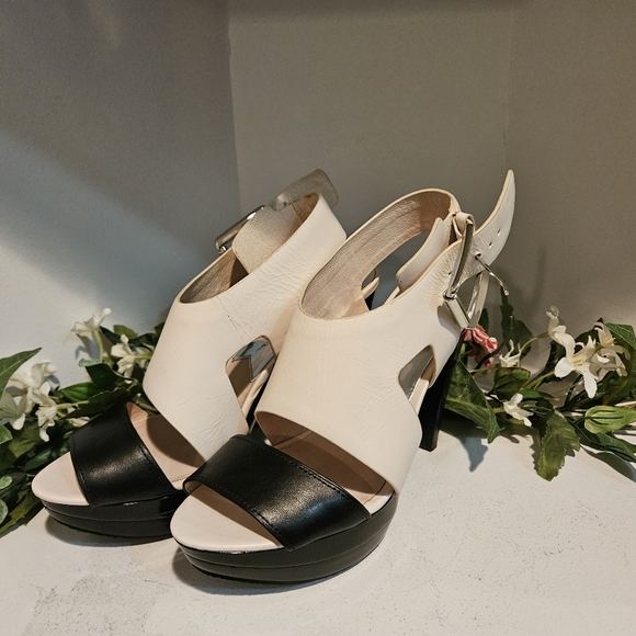 Micheal Kors black & white open tie heels - Picture 1 of 3